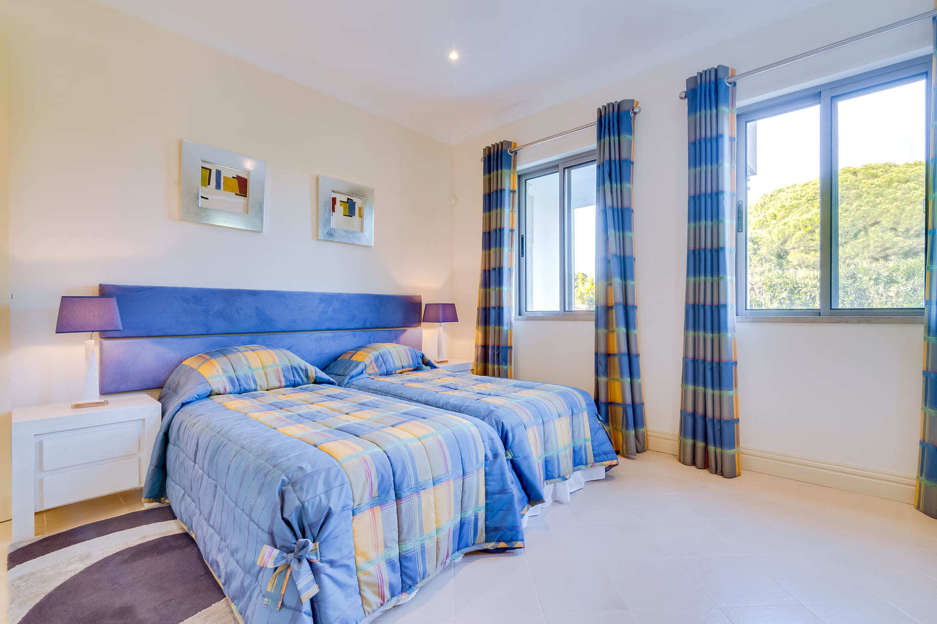 Vam in vaši družini bo všeč ta vila s 5 zvezdicami in zasebnim bazenom v letovišču Quinta do Lago, vila Algarve 1039