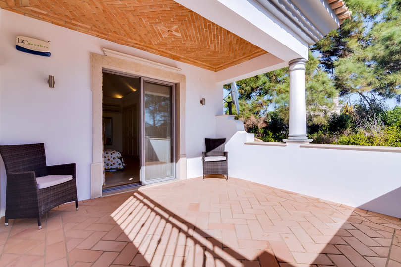 Vam in vaši družini bo všeč ta vila s 5 zvezdicami in zasebnim bazenom v letovišču Quinta do Lago, vila Algarve 1039