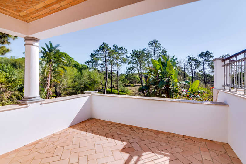 Vam in vaši družini bo všeč ta vila s 5 zvezdicami in zasebnim bazenom v letovišču Quinta do Lago, vila Algarve 1039