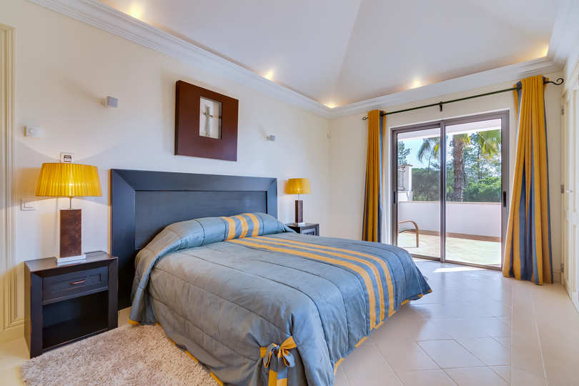 Vam in vaši družini bo všeč ta vila s 5 zvezdicami in zasebnim bazenom v letovišču Quinta do Lago, vila Algarve 1039