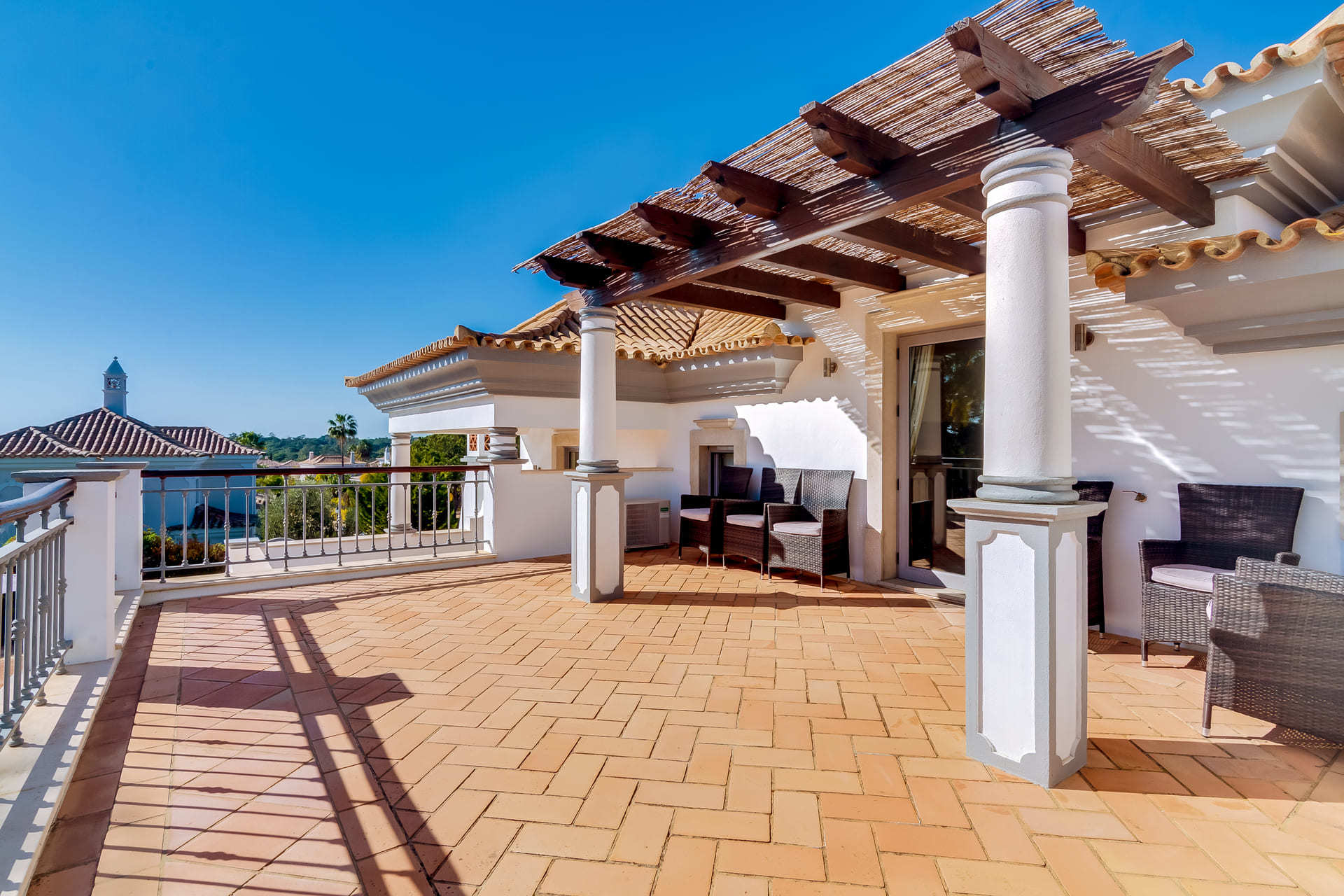 Vam in vaši družini bo všeč ta vila s 5 zvezdicami in zasebnim bazenom v letovišču Quinta do Lago, vila Algarve 1039