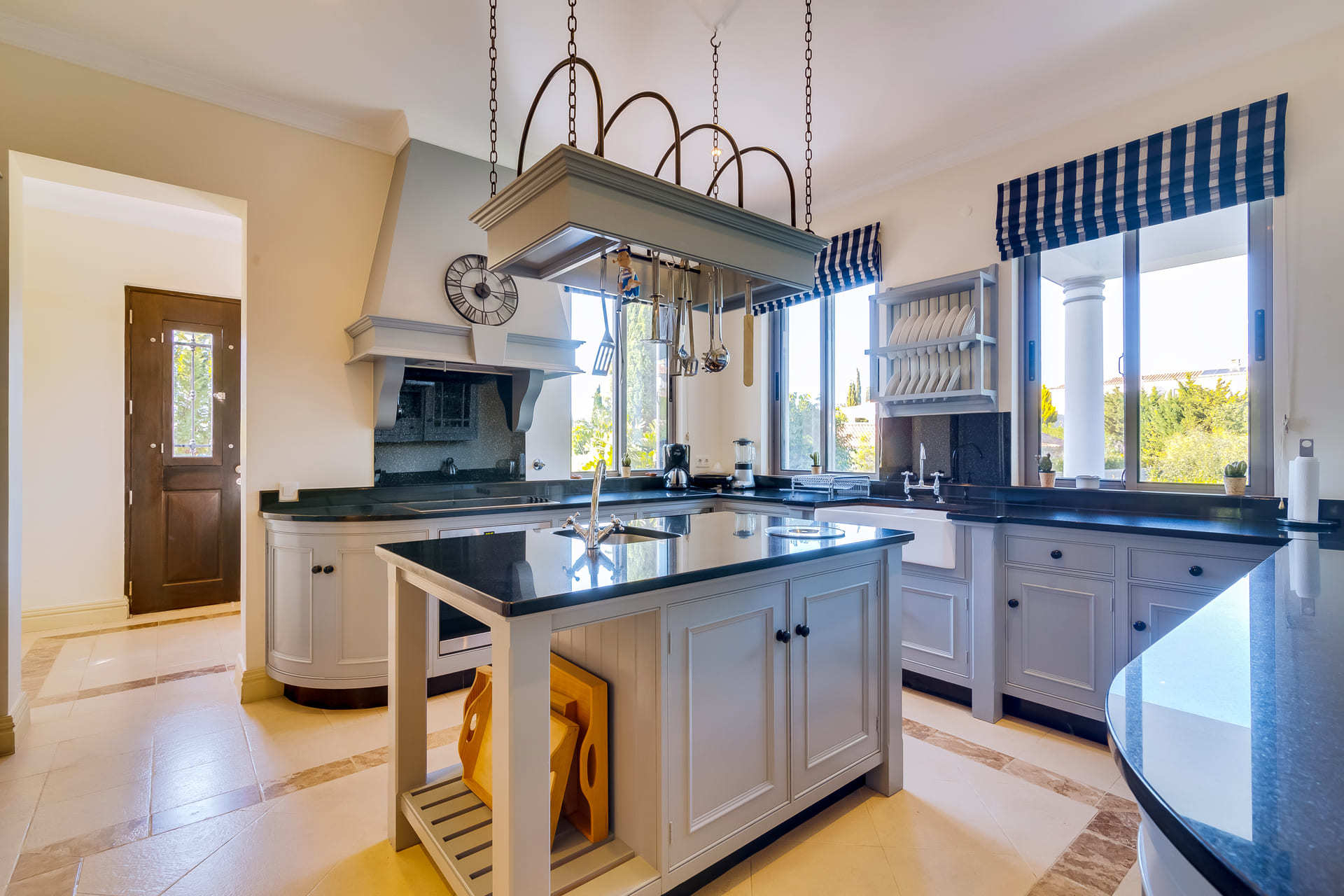 Vam in vaši družini bo všeč ta vila s 5 zvezdicami in zasebnim bazenom v letovišču Quinta do Lago, vila Algarve 1039