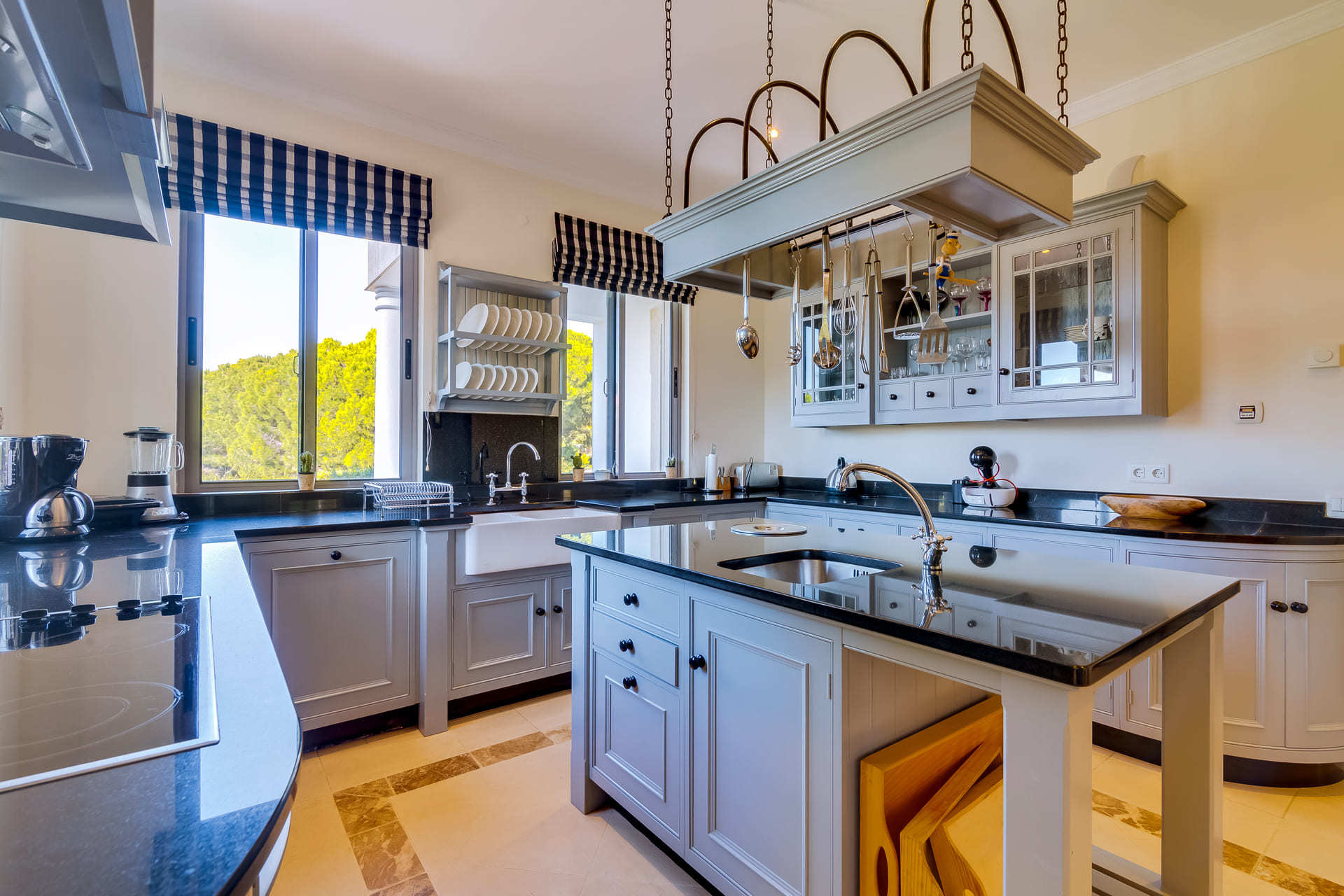 Vam in vaši družini bo všeč ta vila s 5 zvezdicami in zasebnim bazenom v letovišču Quinta do Lago, vila Algarve 1039
