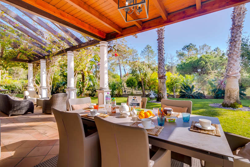 Vam in vaši družini bo všeč ta vila s 5 zvezdicami in zasebnim bazenom v letovišču Quinta do Lago, vila Algarve 1039