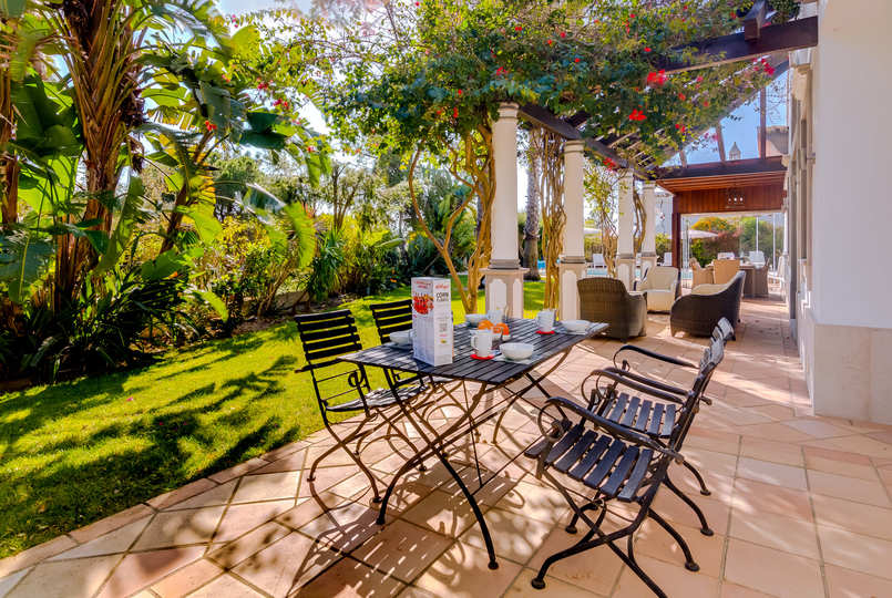 Vam in vaši družini bo všeč ta vila s 5 zvezdicami in zasebnim bazenom v letovišču Quinta do Lago, vila Algarve 1039