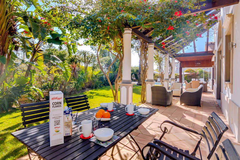 Vam in vaši družini bo všeč ta vila s 5 zvezdicami in zasebnim bazenom v letovišču Quinta do Lago, vila Algarve 1039