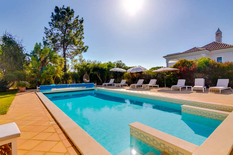 Vam in vaši družini bo všeč ta vila s 5 zvezdicami in zasebnim bazenom v letovišču Quinta do Lago, vila Algarve 1039