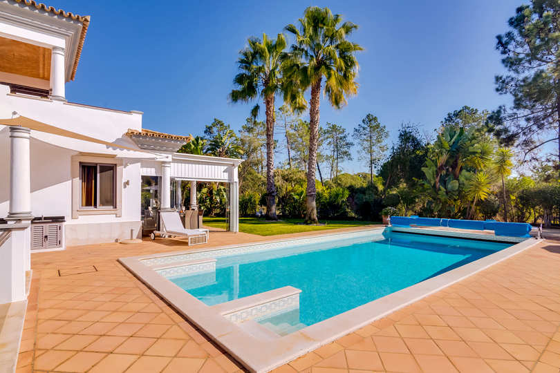 Vam in vaši družini bo všeč ta vila s 5 zvezdicami in zasebnim bazenom v letovišču Quinta do Lago, vila Algarve 1039