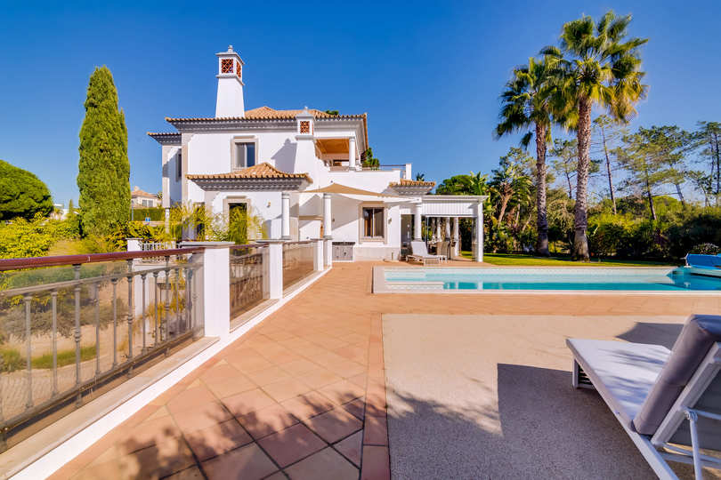 Vam in vaši družini bo všeč ta vila s 5 zvezdicami in zasebnim bazenom v letovišču Quinta do Lago, vila Algarve 1039