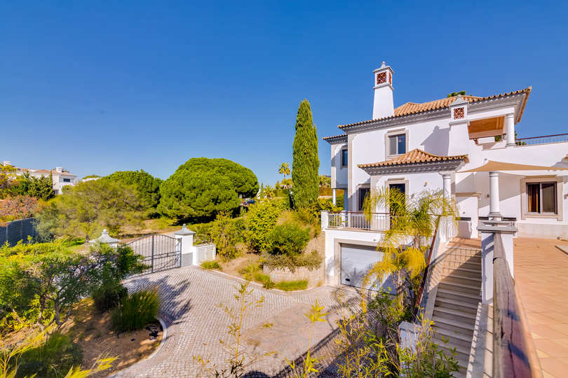 Vam in vaši družini bo všeč ta vila s 5 zvezdicami in zasebnim bazenom v letovišču Quinta do Lago, vila Algarve 1039