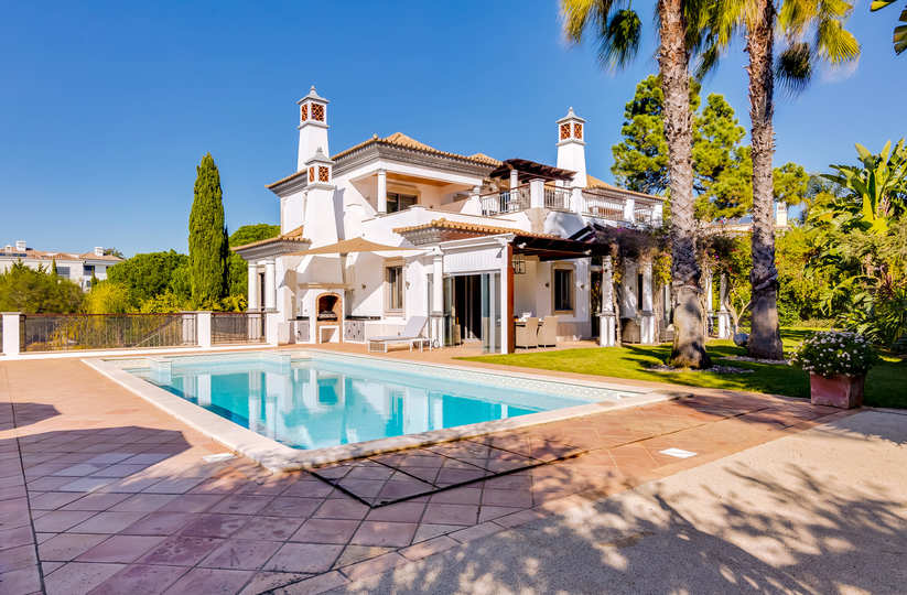 Vam in vaši družini bo všeč ta vila s 5 zvezdicami in zasebnim bazenom v letovišču Quinta do Lago, vila Algarve 1039