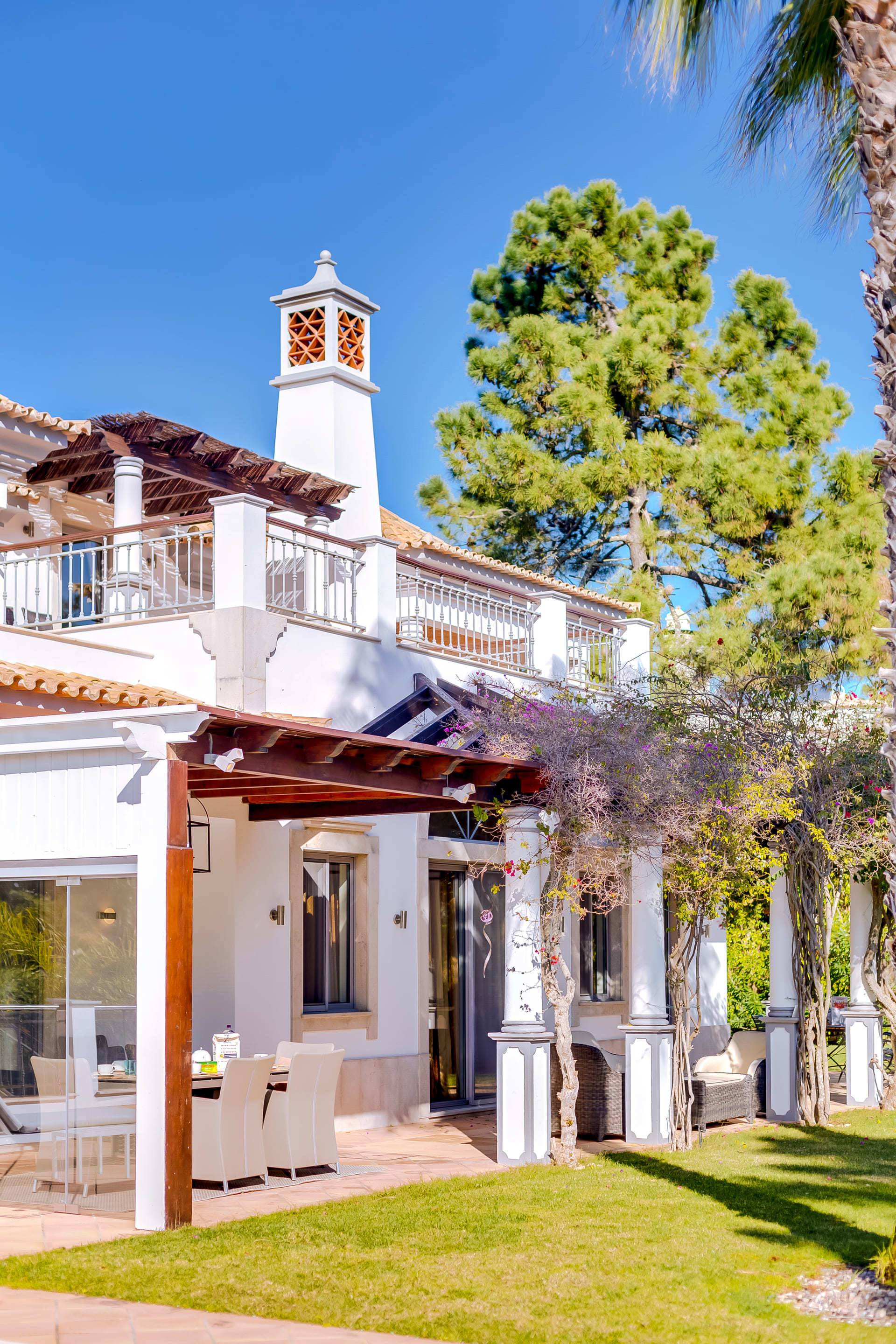 Vam in vaši družini bo všeč ta vila s 5 zvezdicami in zasebnim bazenom v letovišču Quinta do Lago, vila Algarve 1039