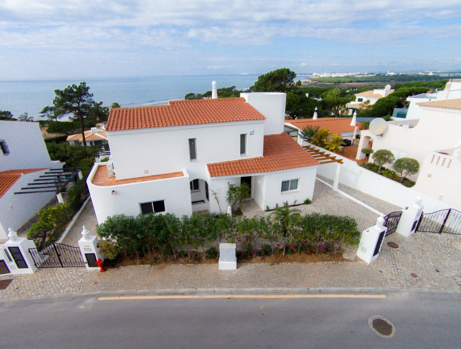 Predstavljajte si sprostitev ob zasebnem bazenu v vaši čudoviti vili v Vale Do Lobo, Faro Villa 1053
