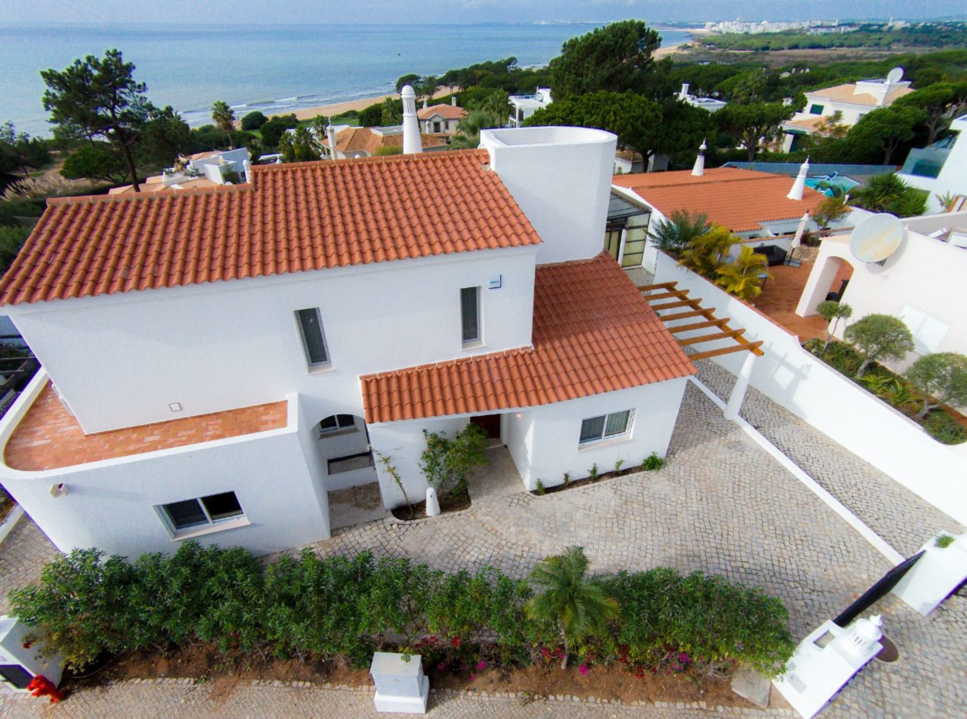 Predstavljajte si sprostitev ob zasebnem bazenu v vaši čudoviti vili v Vale Do Lobo, Faro Villa 1053