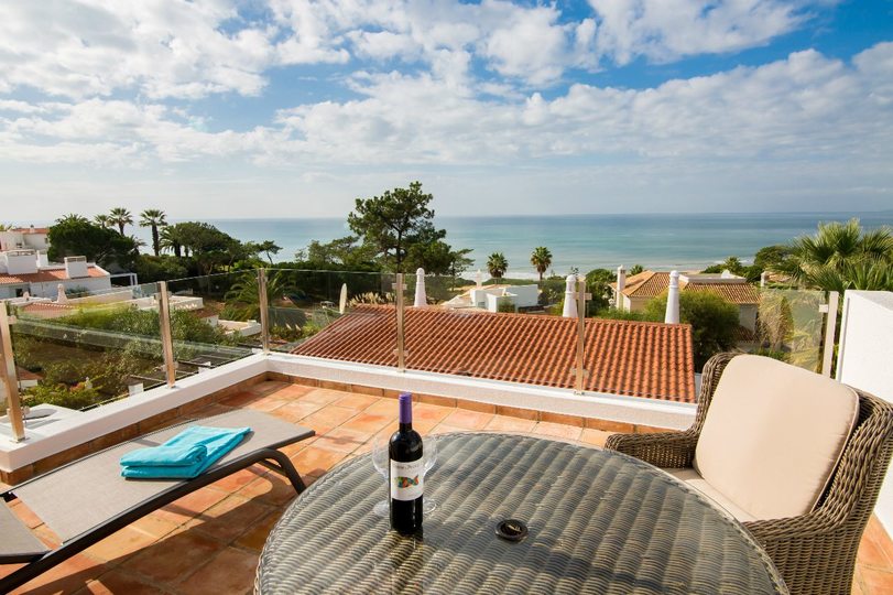 Predstavljajte si sprostitev ob zasebnem bazenu v vaši čudoviti vili v Vale Do Lobo, Faro Villa 1053