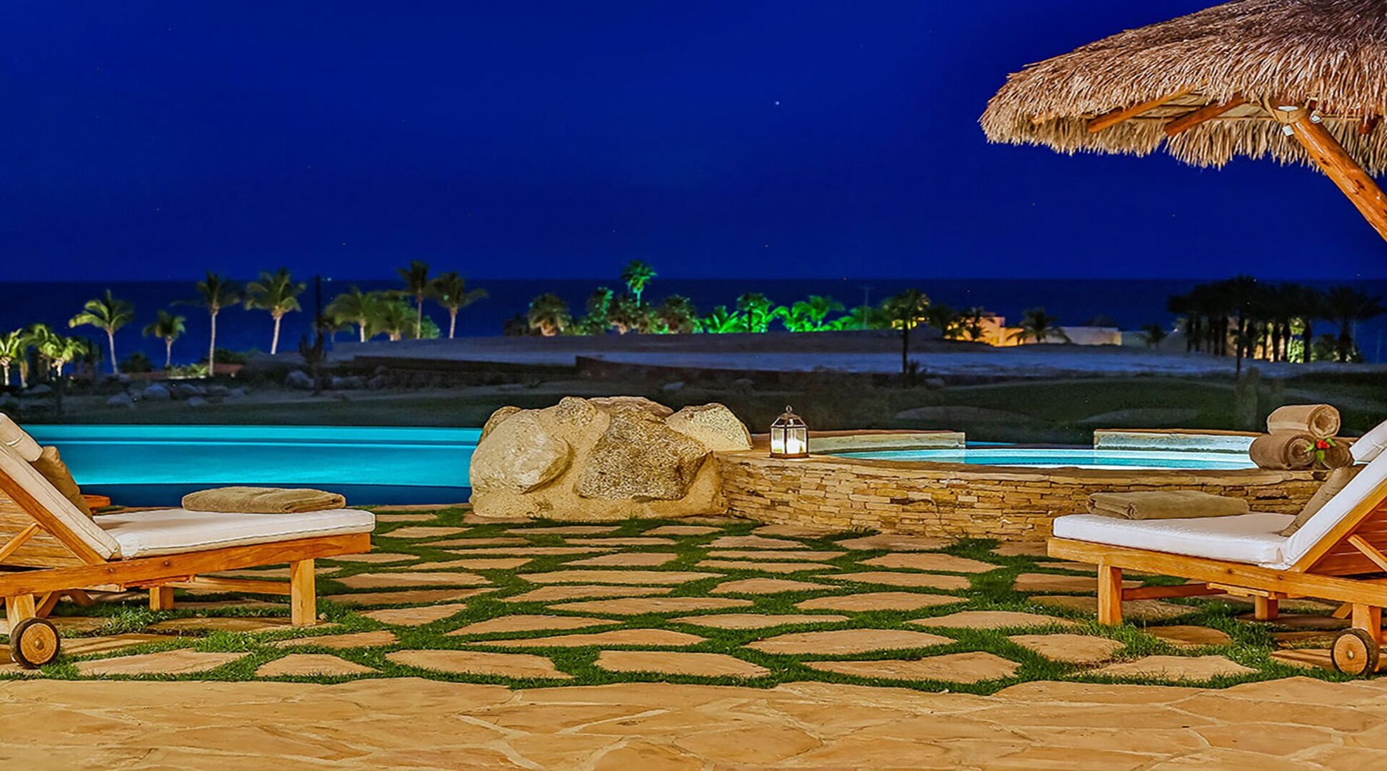 Čaka vas ekskluzivna vila ob plaži z zasebnim bazenom