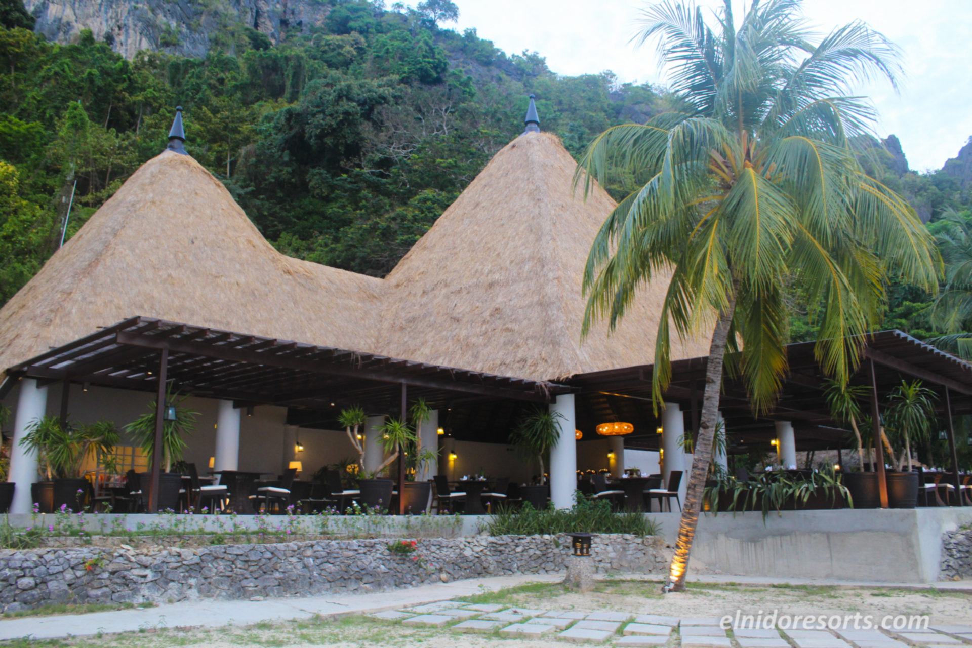 Čudovita mansardna hiška na vodi s 5 zvezdicami in pogledom na morje v letovišču Apulit Island, El Nido Cottage 1002