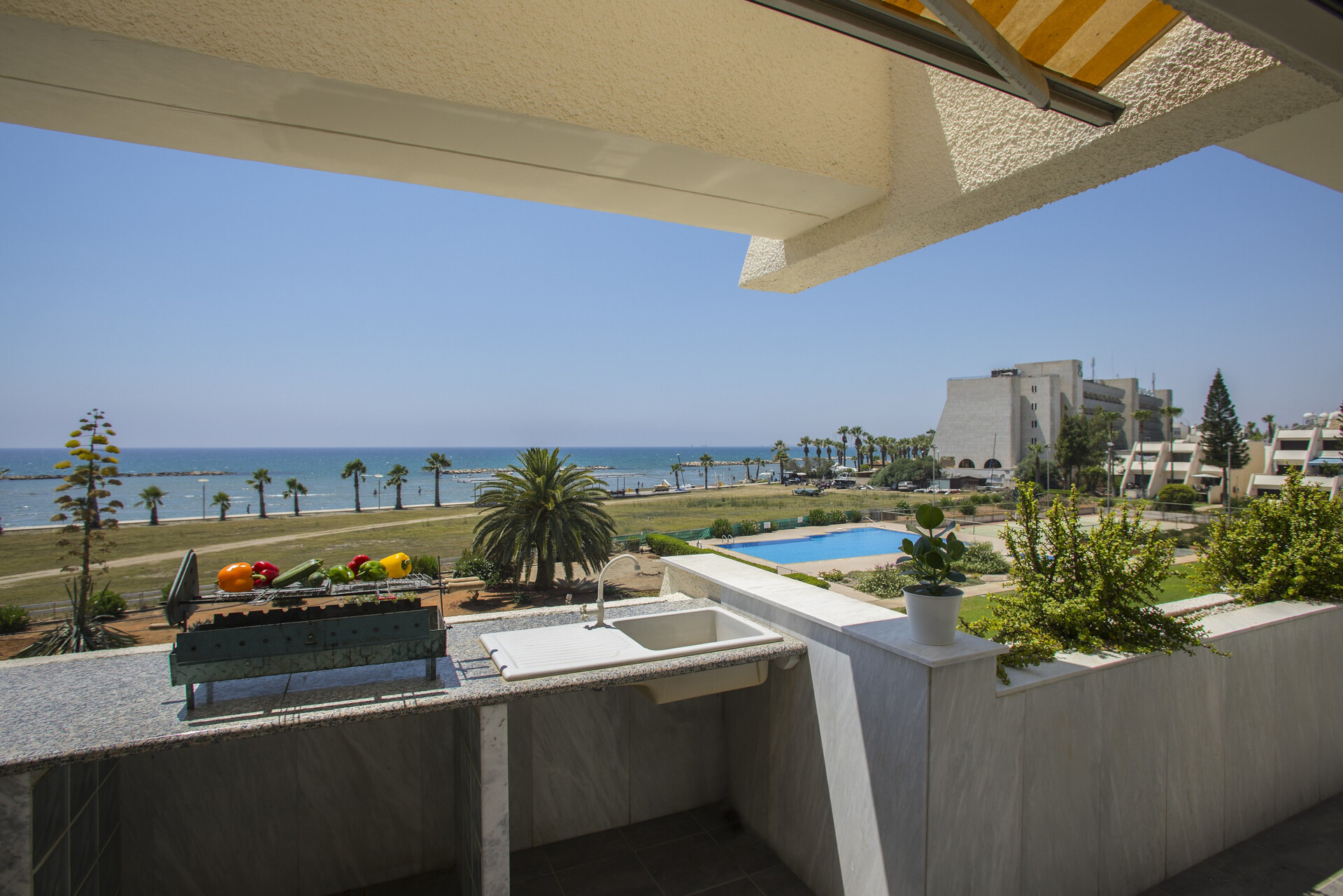 Predstavljajte si, da vi in vaša družina najamete to popolno počitniško stanovanje nekaj minut od plaže, Larnaca Apartma 1383