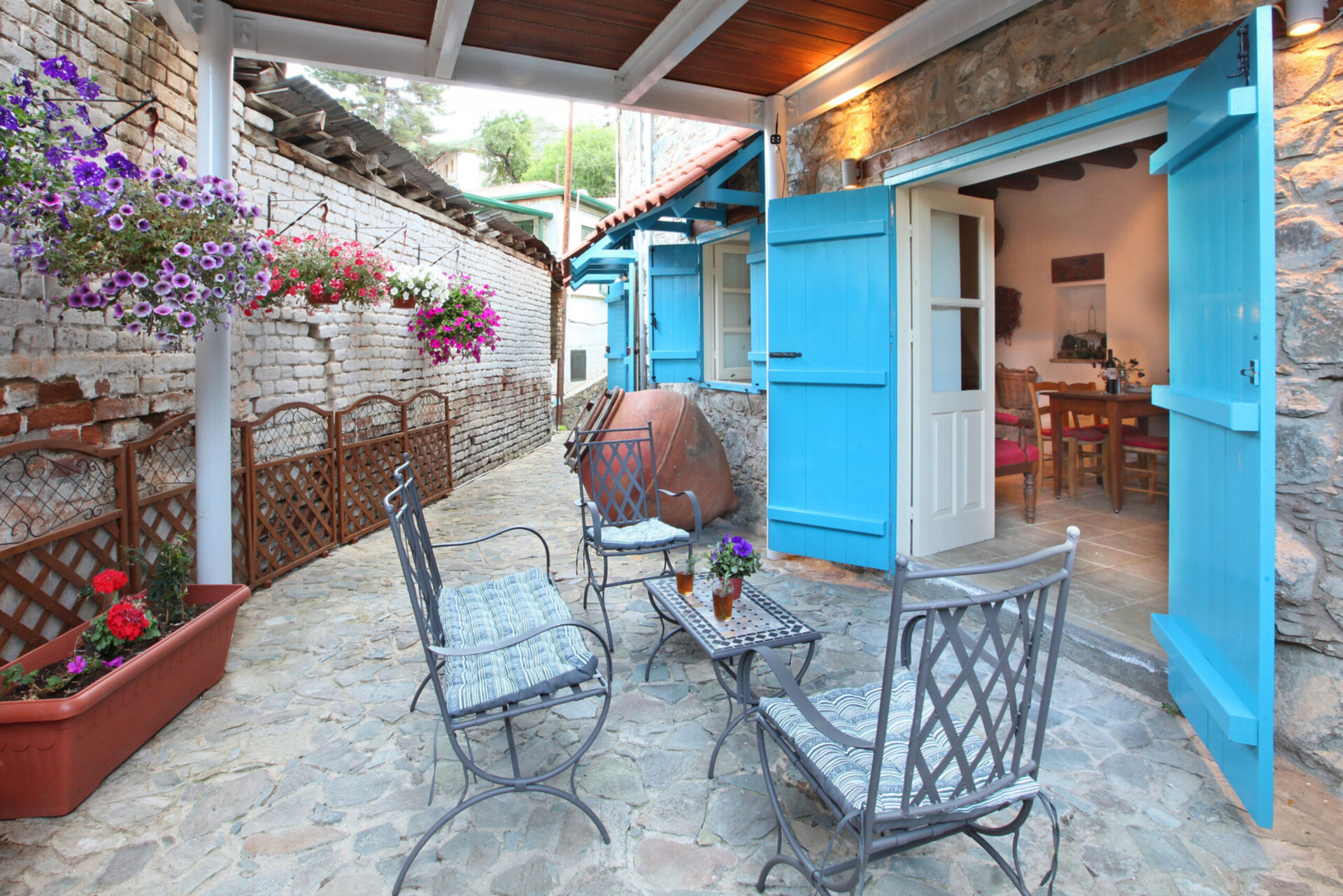 Predstavljajte si, da vaša družina najame to tradicionalno kamnito kočo, Nicosia Cottage 1003