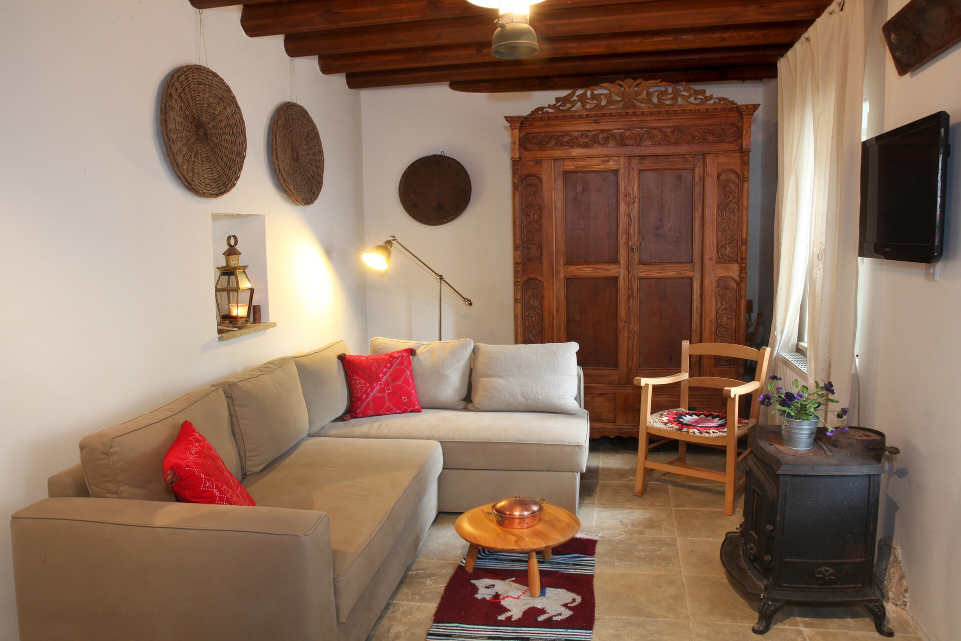 Predstavljajte si, da vaša družina najame to tradicionalno kamnito kočo, Nicosia Cottage 1003