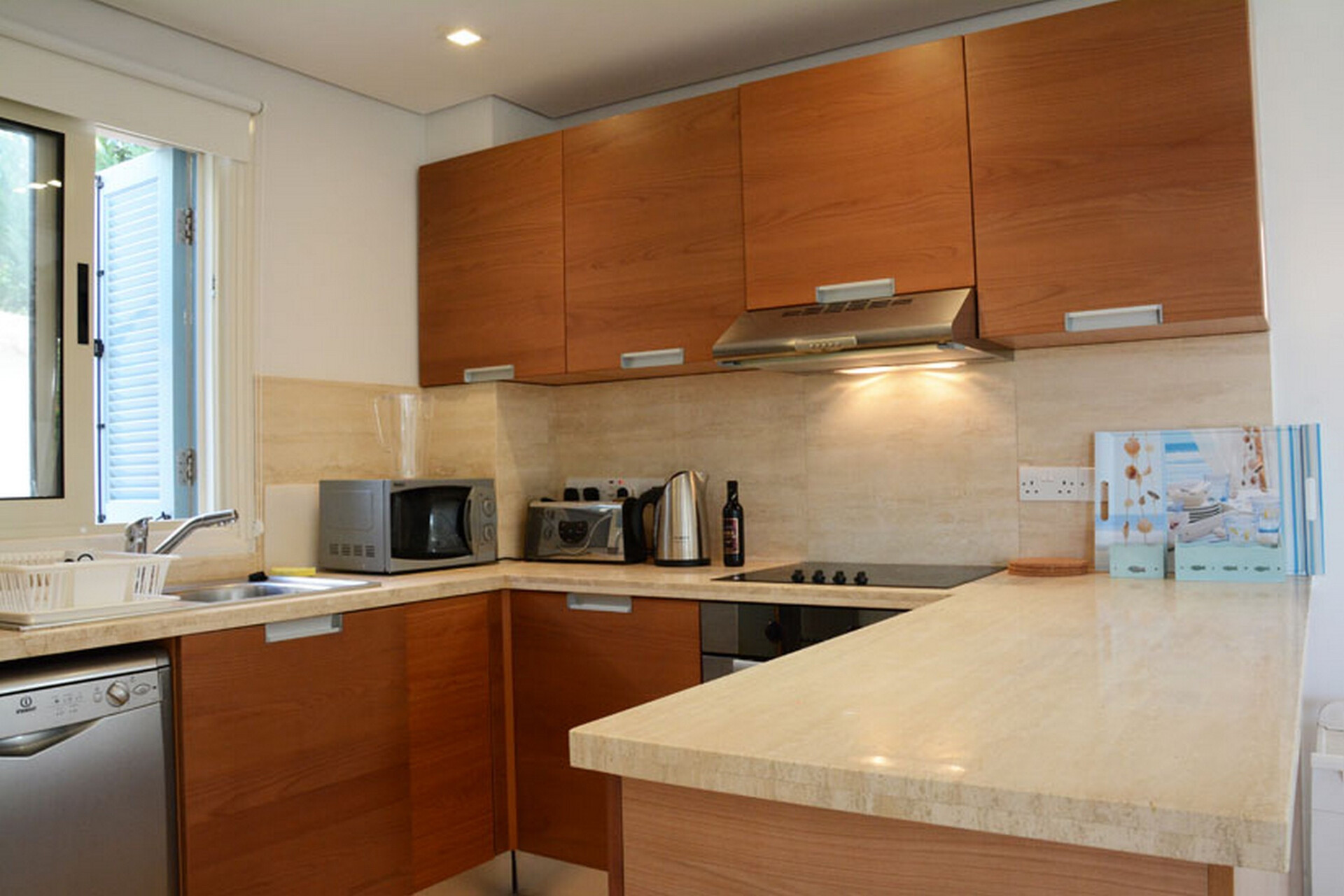 Kako najeti lastno vilo v Paphosu s fantastičnim zasebnim bazenom, Paphos Villa 1418