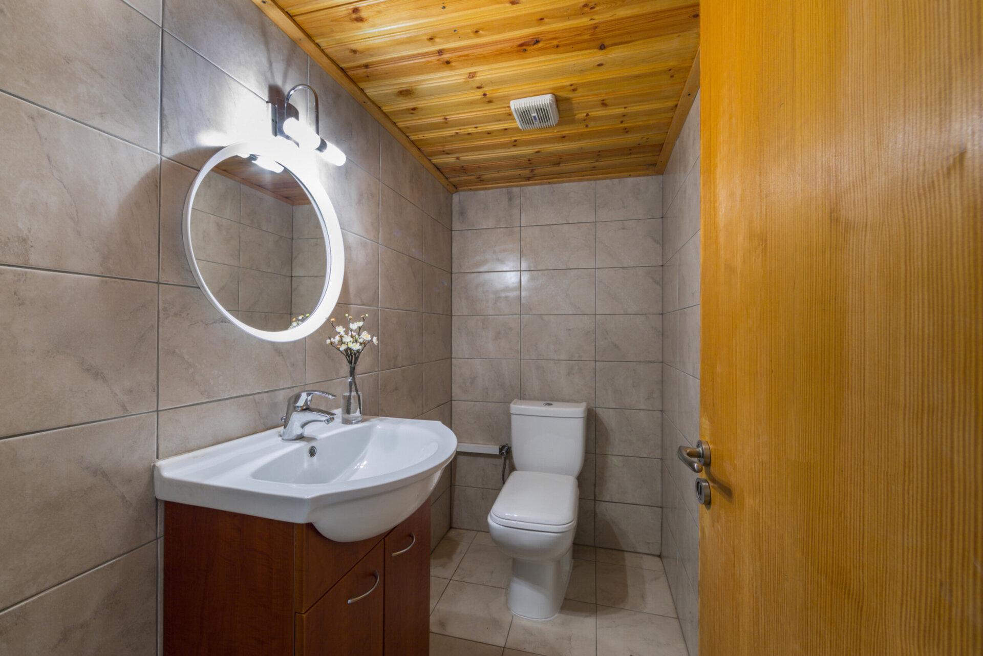 Vam in vaši družini bo všeč ta vila s 5 zvezdicami in pogledom na gozd, Limassol Villa 1001