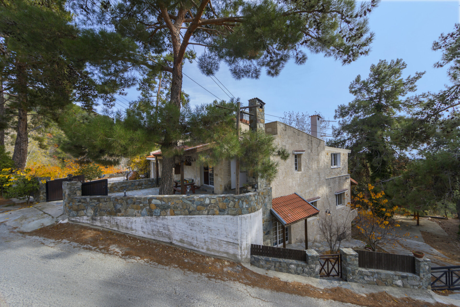 Vam in vaši družini bo všeč ta vila s 5 zvezdicami in pogledom na gozd, Limassol Villa 1001