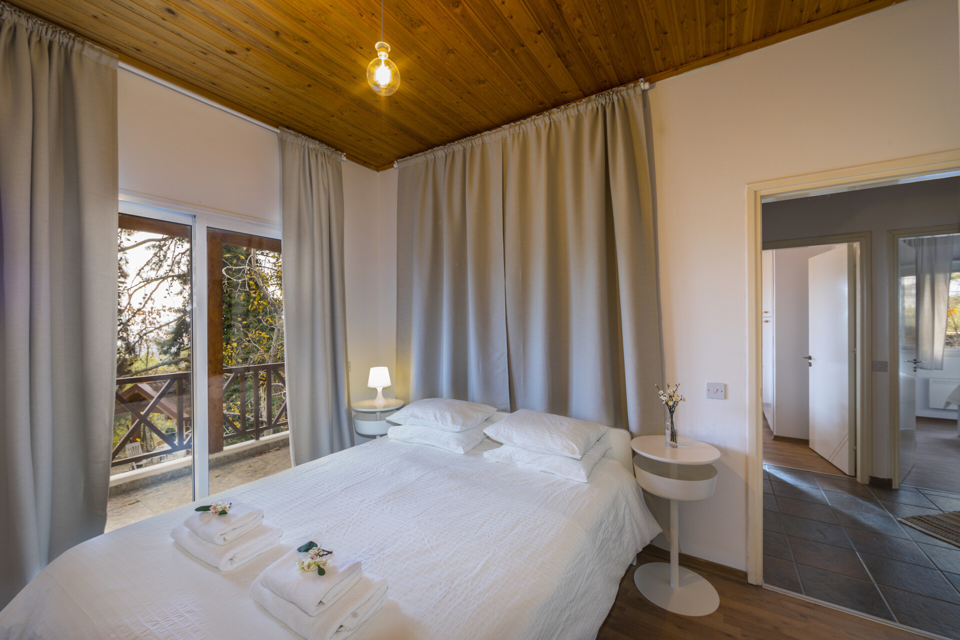Vam in vaši družini bo všeč ta vila s 5 zvezdicami in pogledom na gozd, Limassol Villa 1001