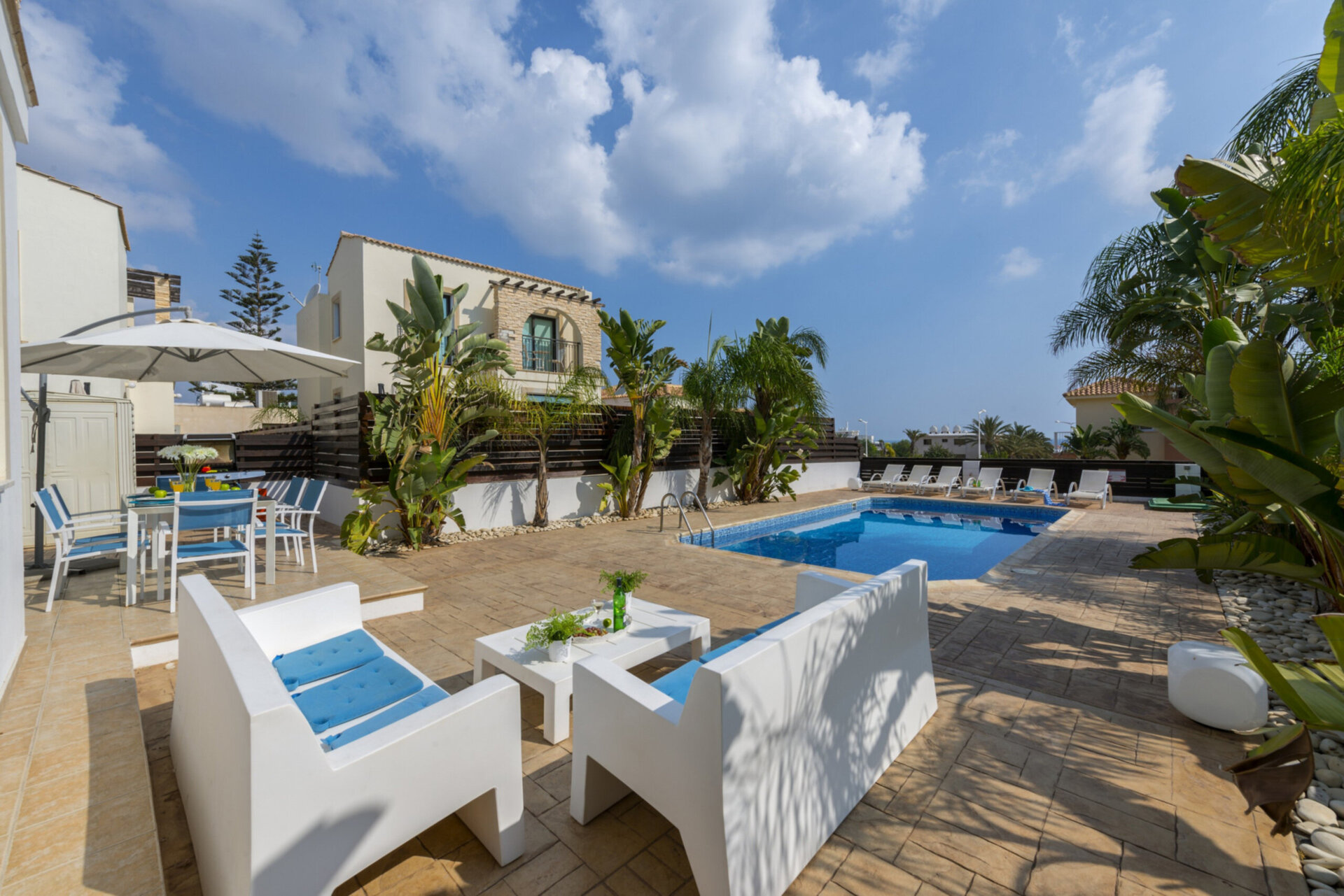 Skrivnost uživanja v vili s 5 zvezdicami blizu plaže, vila Protaras 1498
