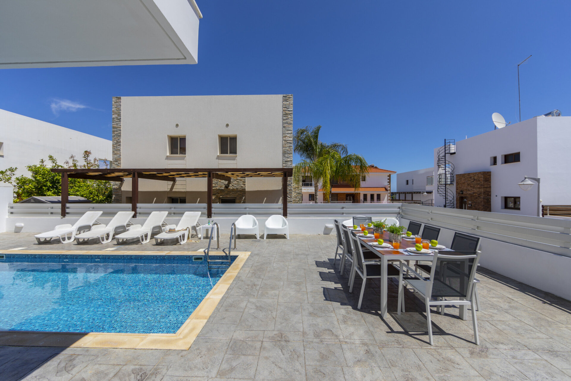 Vam in vaši družini bo všeč ta vila s 5 zvezdicami in zasebnim bazenom, Protaras Villa 1500