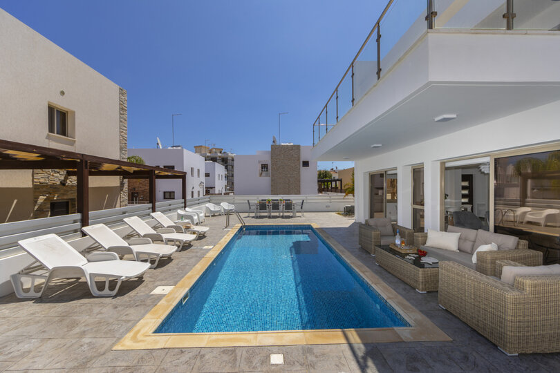 Vam in vaši družini bo všeč ta vila s 5 zvezdicami in zasebnim bazenom, Protaras Villa 1500
