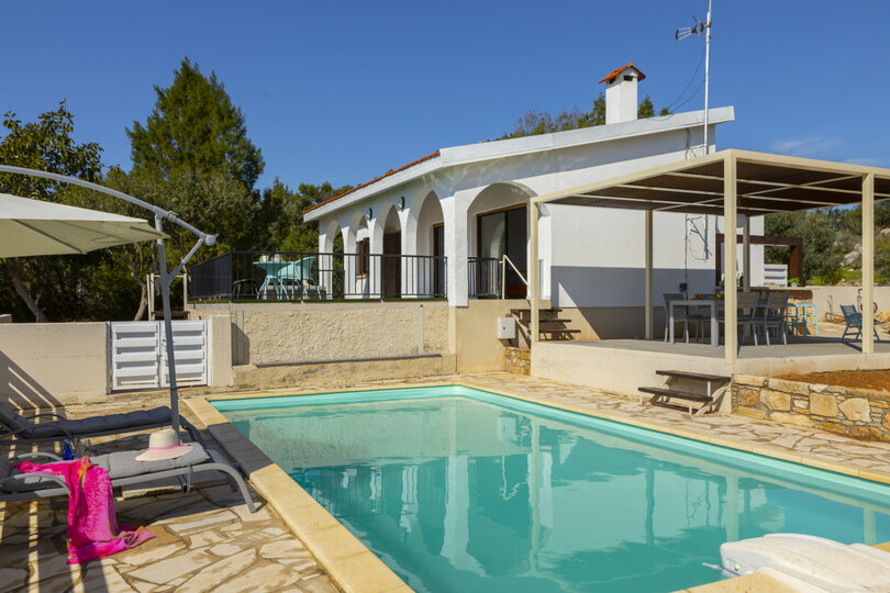 Predstavljajte si, da vaša družina najame to luksuzno vilo v sodobnem slogu v Ayia Napi, vila Ayia Napa 1371