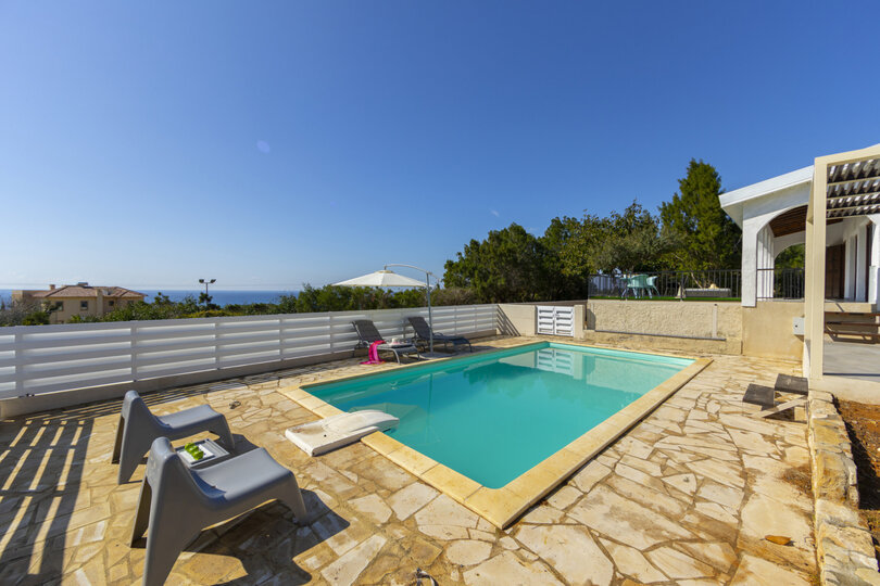 Predstavljajte si, da vaša družina najame to luksuzno vilo v sodobnem slogu v Ayia Napi, vila Ayia Napa 1371