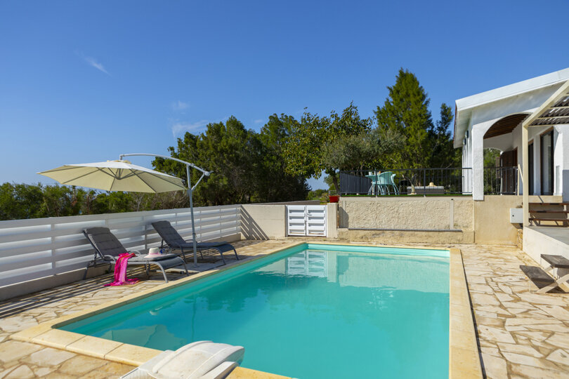 Predstavljajte si, da vaša družina najame to luksuzno vilo v sodobnem slogu v Ayia Napi, vila Ayia Napa 1371