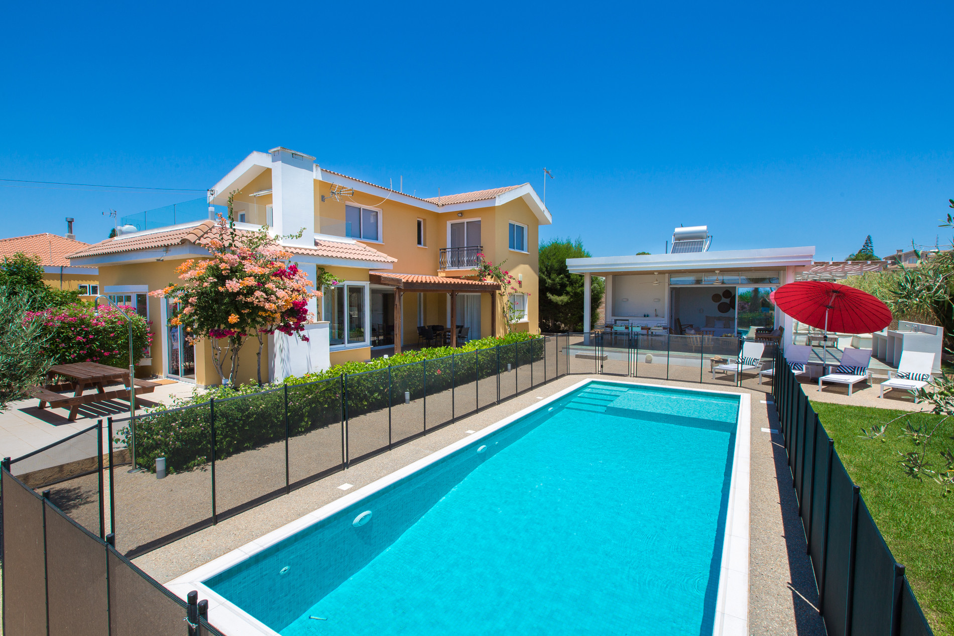 Vam in vaši družini bo všeč ta vila s 5 zvezdicami in zasebnim bazenom, vila Ayia Napa 1372