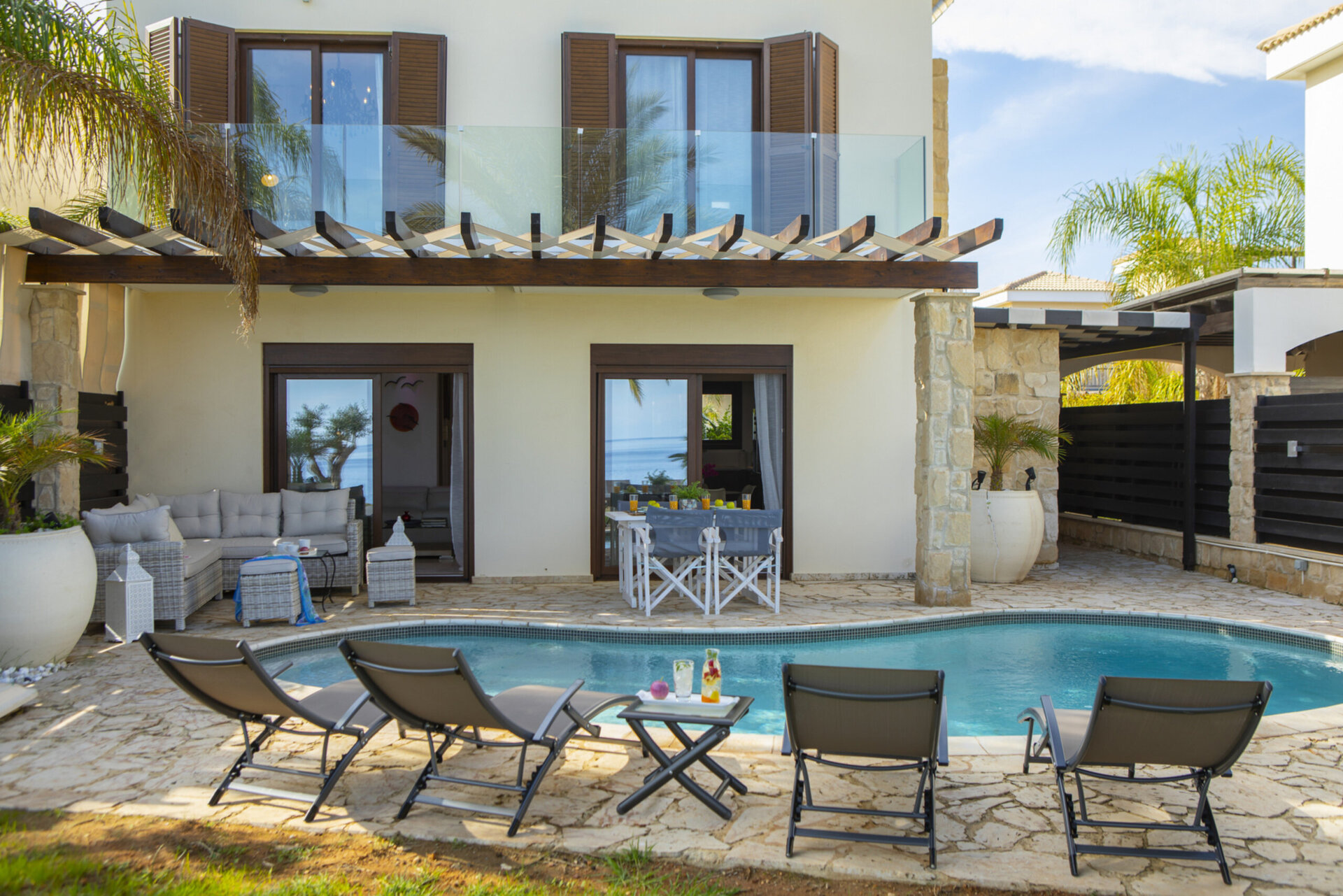 Kako najeti lastno vilo s pogledom na morje, vila Protaras 1524