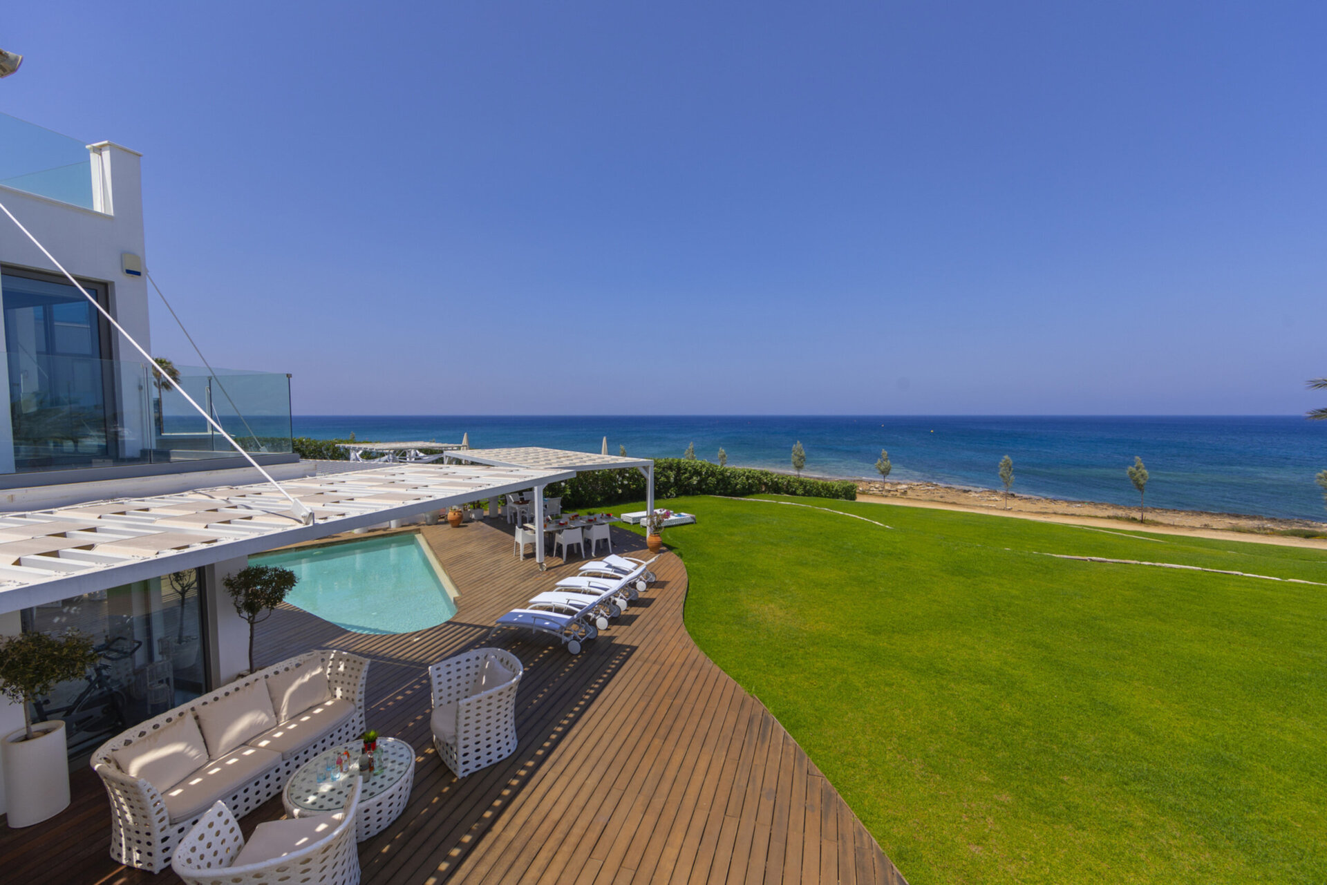 Vam in vaši družini bo všeč ta vila ob plaži, Pernera Villa 1526.