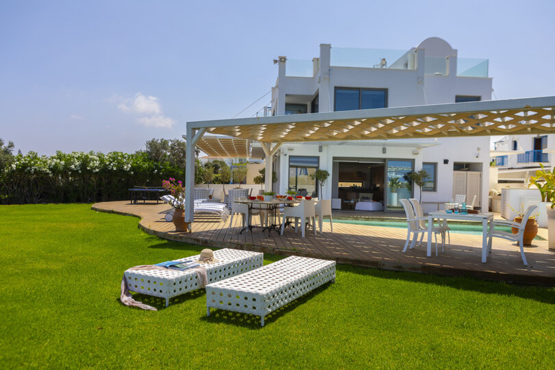 Vam in vaši družini bo všeč ta vila ob plaži, Pernera Villa 1526.