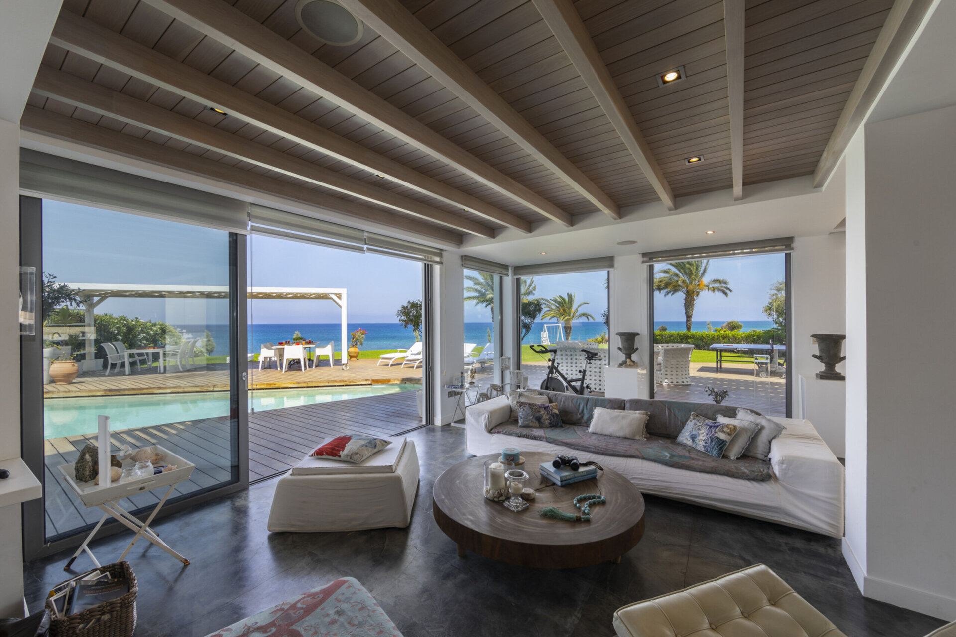 Vam in vaši družini bo všeč ta vila ob plaži, Pernera Villa 1526.