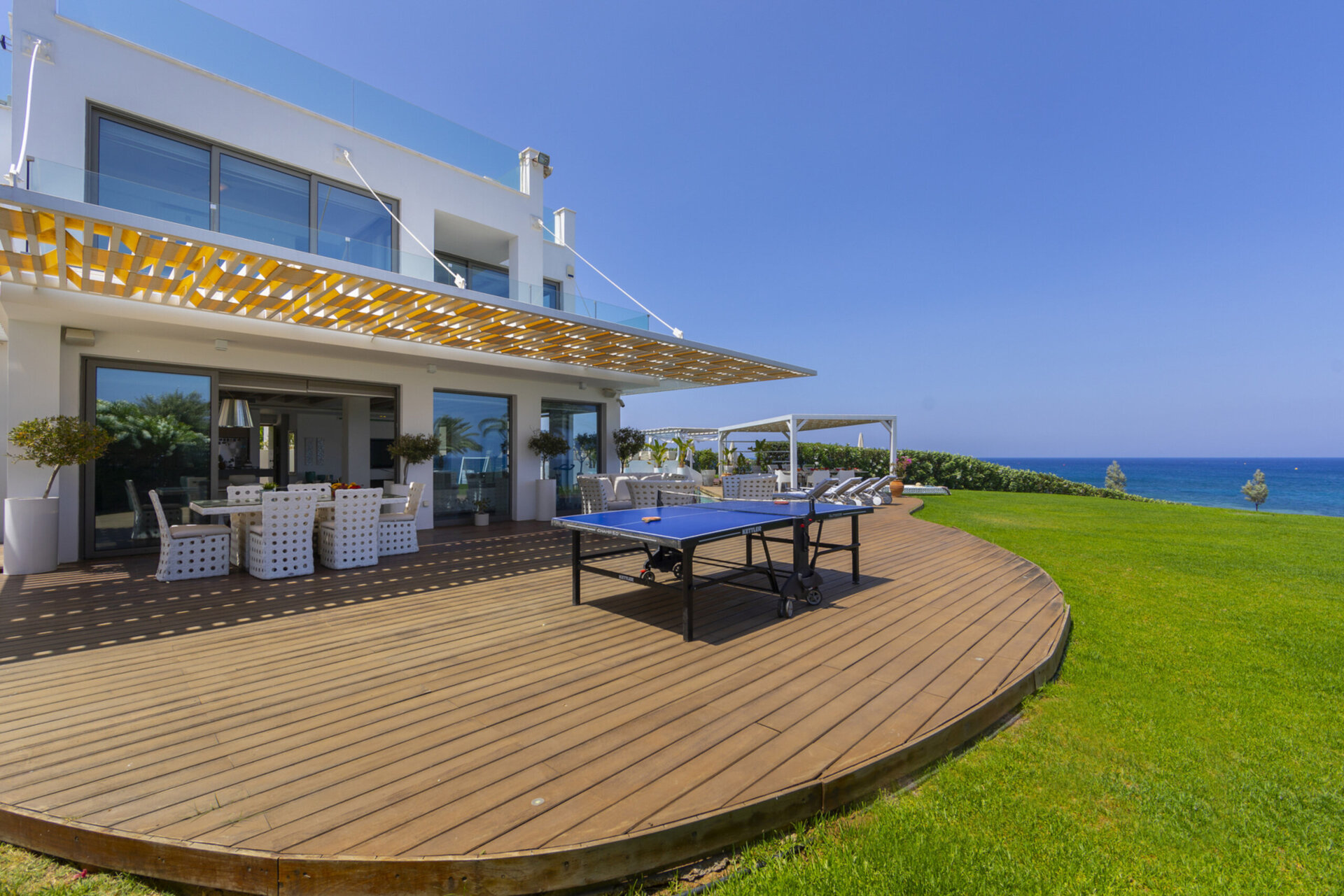 Vam in vaši družini bo všeč ta vila ob plaži, Pernera Villa 1526.
