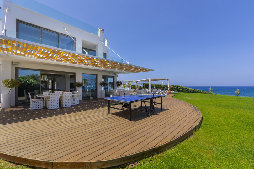 Vam in vaši družini bo všeč ta vila ob plaži, Pernera Villa 1526.