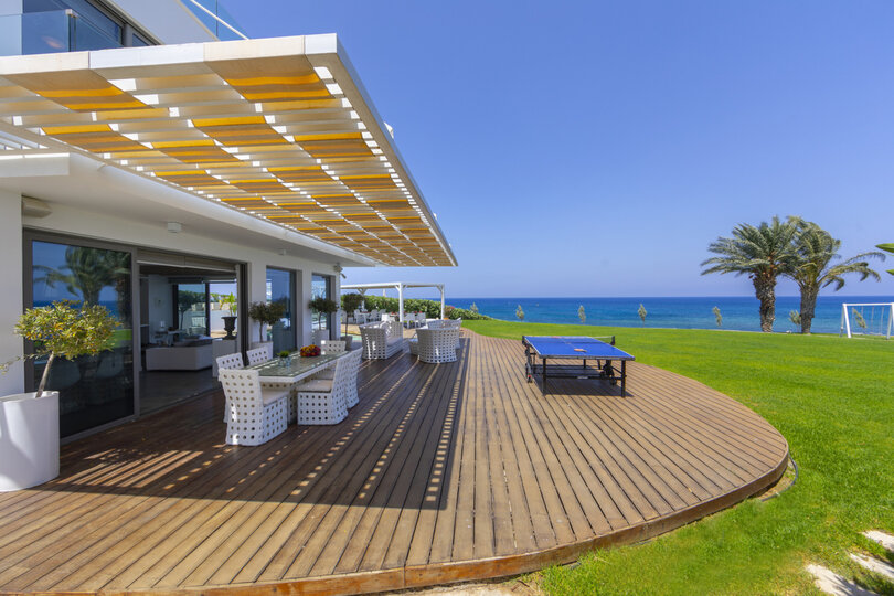 Vam in vaši družini bo všeč ta vila ob plaži, Pernera Villa 1526.