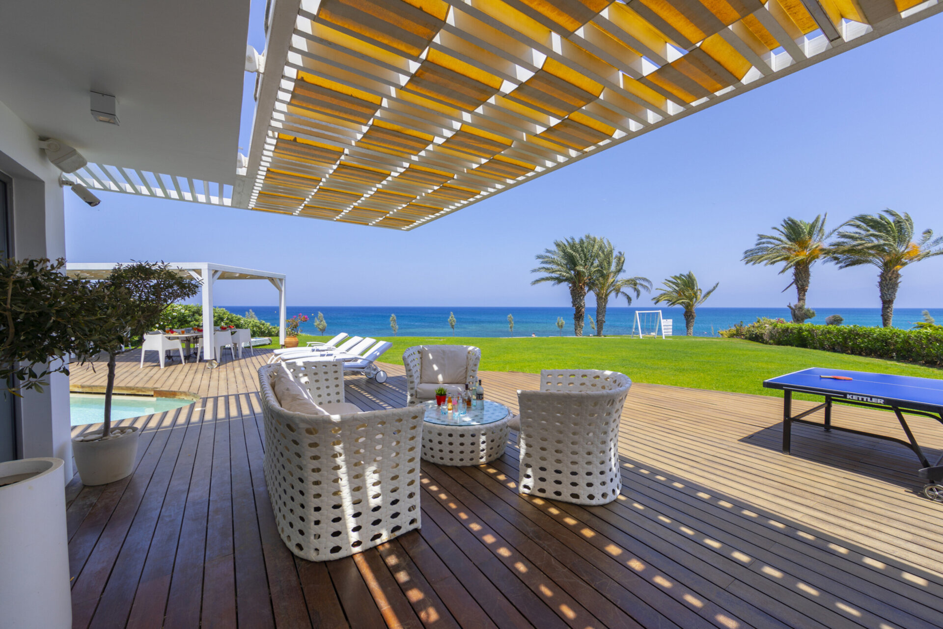 Vam in vaši družini bo všeč ta vila ob plaži, Pernera Villa 1526.
