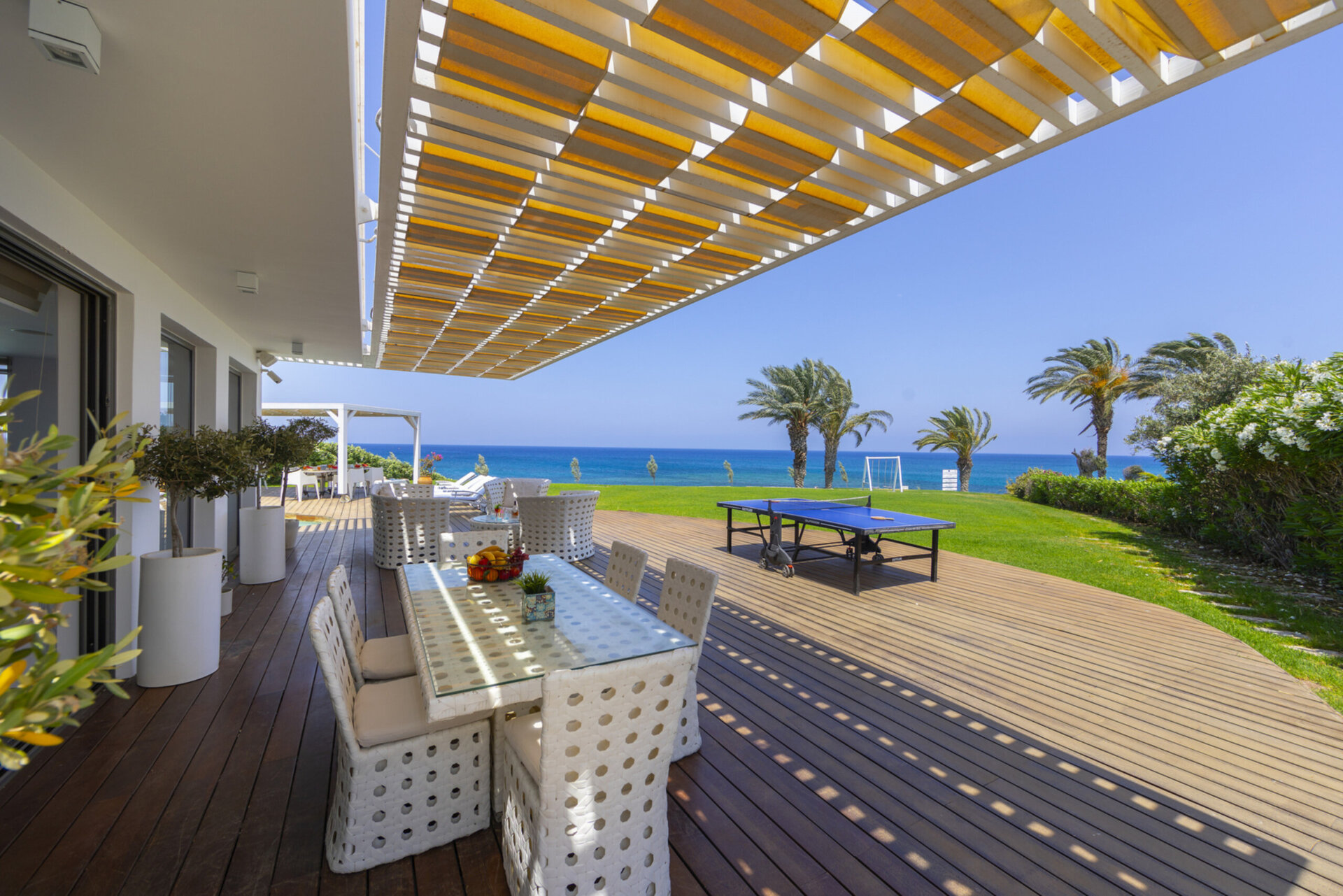 Vam in vaši družini bo všeč ta vila ob plaži, Pernera Villa 1526.