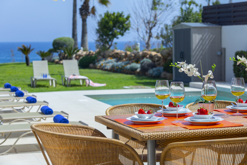 Vam in vaši družini bo všeč ta vila ob plaži s 5 zvezdicami, Protaras Villa 1536