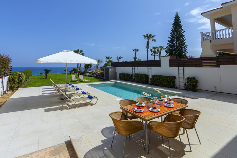 Vam in vaši družini bo všeč ta vila ob plaži s 5 zvezdicami, Protaras Villa 1536