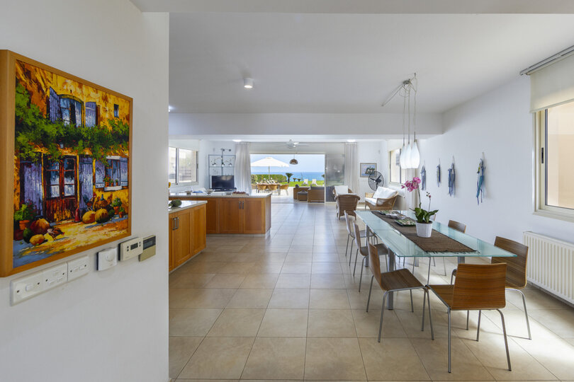 Vam in vaši družini bo všeč ta vila ob plaži s 5 zvezdicami, Protaras Villa 1536