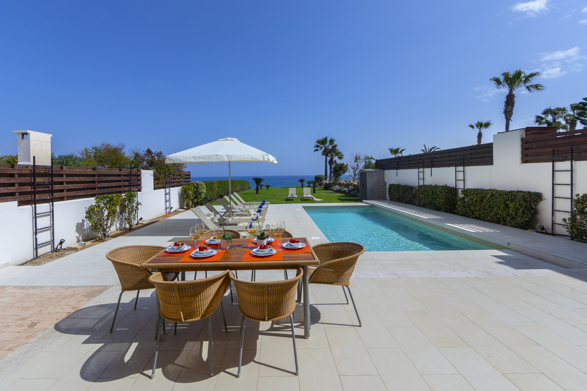 Vam in vaši družini bo všeč ta vila ob plaži s 5 zvezdicami, Protaras Villa 1536