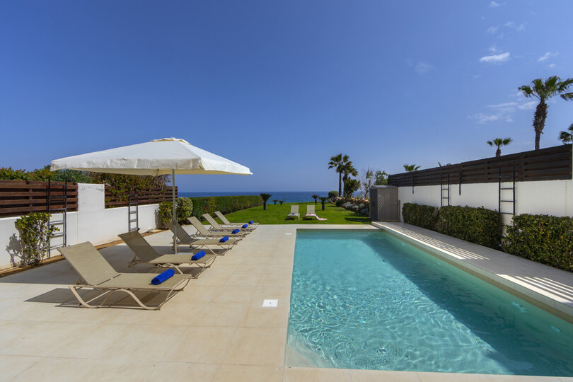 Vam in vaši družini bo všeč ta vila ob plaži s 5 zvezdicami, Protaras Villa 1536