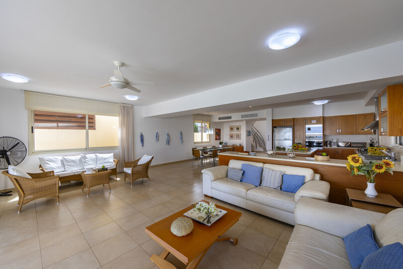 Vam in vaši družini bo všeč ta vila ob plaži s 5 zvezdicami, Protaras Villa 1536